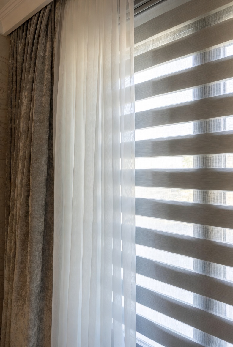 Elegant curtains with wooden blinds combination